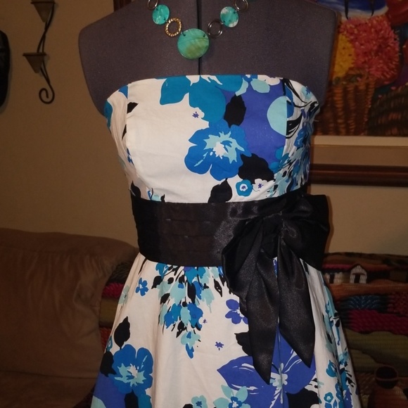 B DARLIN summer or spring dress - Picture 2 of 5